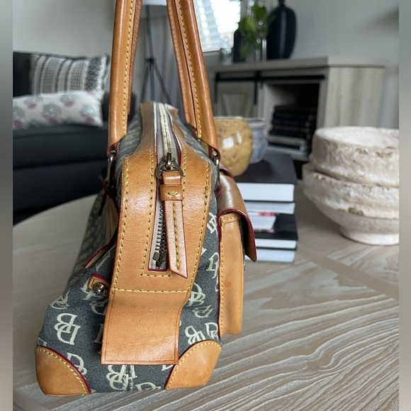 Dooney & Bourke| Tan & Gray Logo Satchel with Double Pocket Lockā¢ā¢ā¢Y2k style - Picture 8 of 17